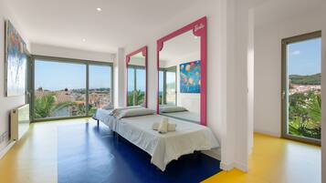 6 bedrooms, iron/ironing board, WiFi, bed sheets