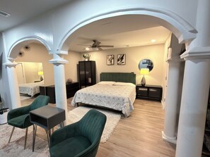 Room - Peaceful & cozy, North Hills/3 bedroom w/ firepit (Raleigh)