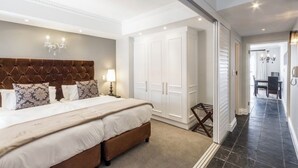 Unclassified image, 2 of 10, button - Luxurious Accessible Apartment With City and Nature Views (Cape Town)