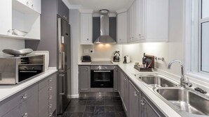 Unclassified image, 5 of 10, button - Luxurious Accessible Apartment With City and Nature Views (Cape Town)