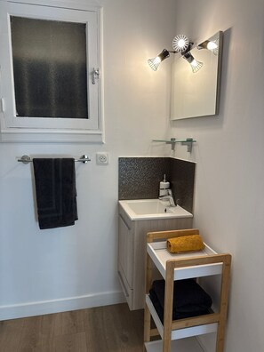 Bruser, håndklæder, Toiletpapir