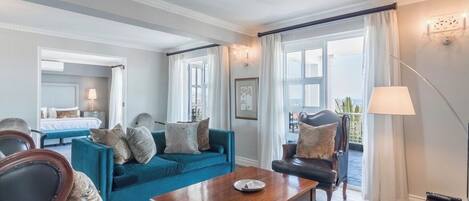 Apartment, 3 Bedrooms, Accessible, Smoking | Living room