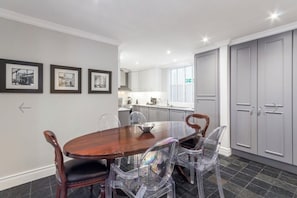 Apartment, 3 Bedrooms, Accessible, Smoking | Dining room - Luxurious Accessible Apartment With Stunning Views in Cape Town (Cape Town)