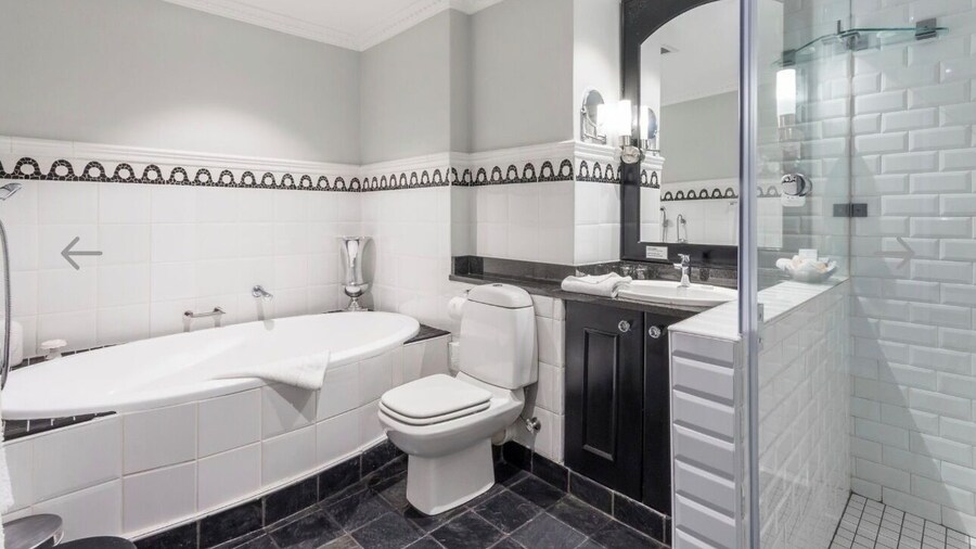 Luxurious Accessible Apartment With Stunning Views in Cape Town