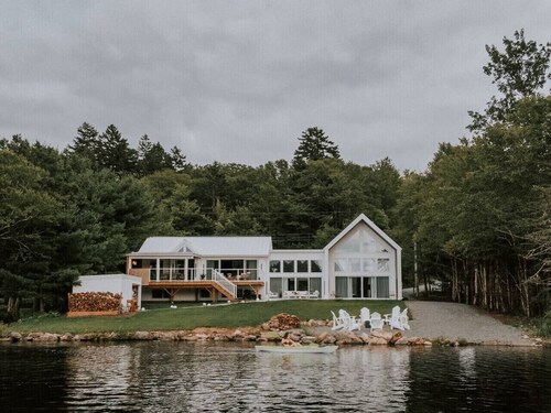 Elite Lakehouse w/ Hot Tub & Sauna