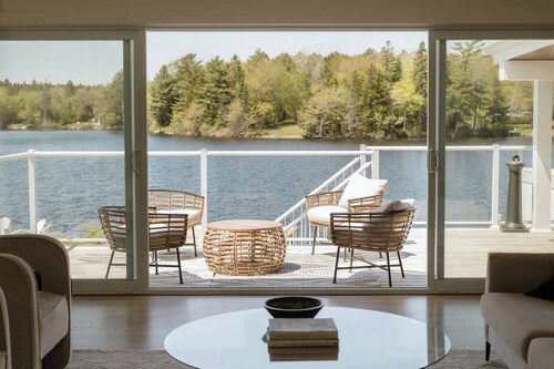 Elite Lakehouse w/ Hot Tub & Sauna