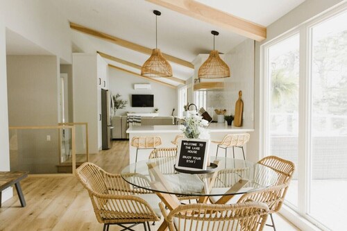 New Lakefront Luxury Cottage w/ Hot Tub