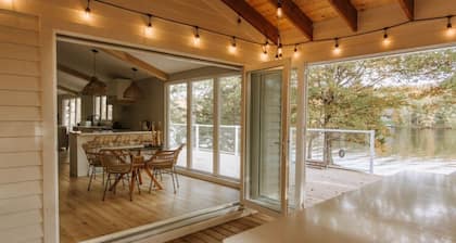 New Lakefront Luxury Cottage w/ Hot Tub