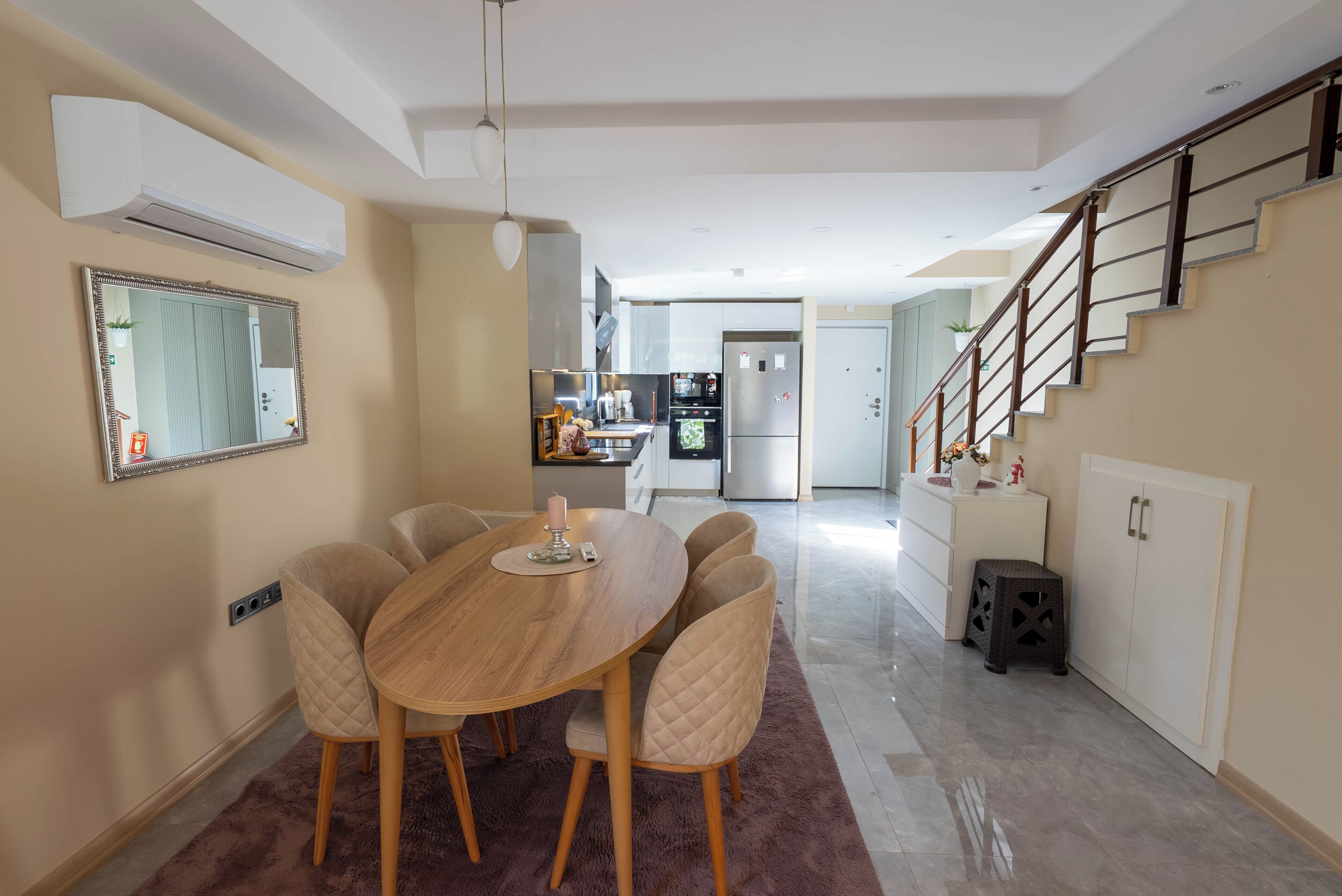 Villa Classique, balcon, vue jardin | Restauration