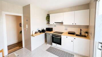 Refrigerador, microondas, horno y parrilla de estufa
