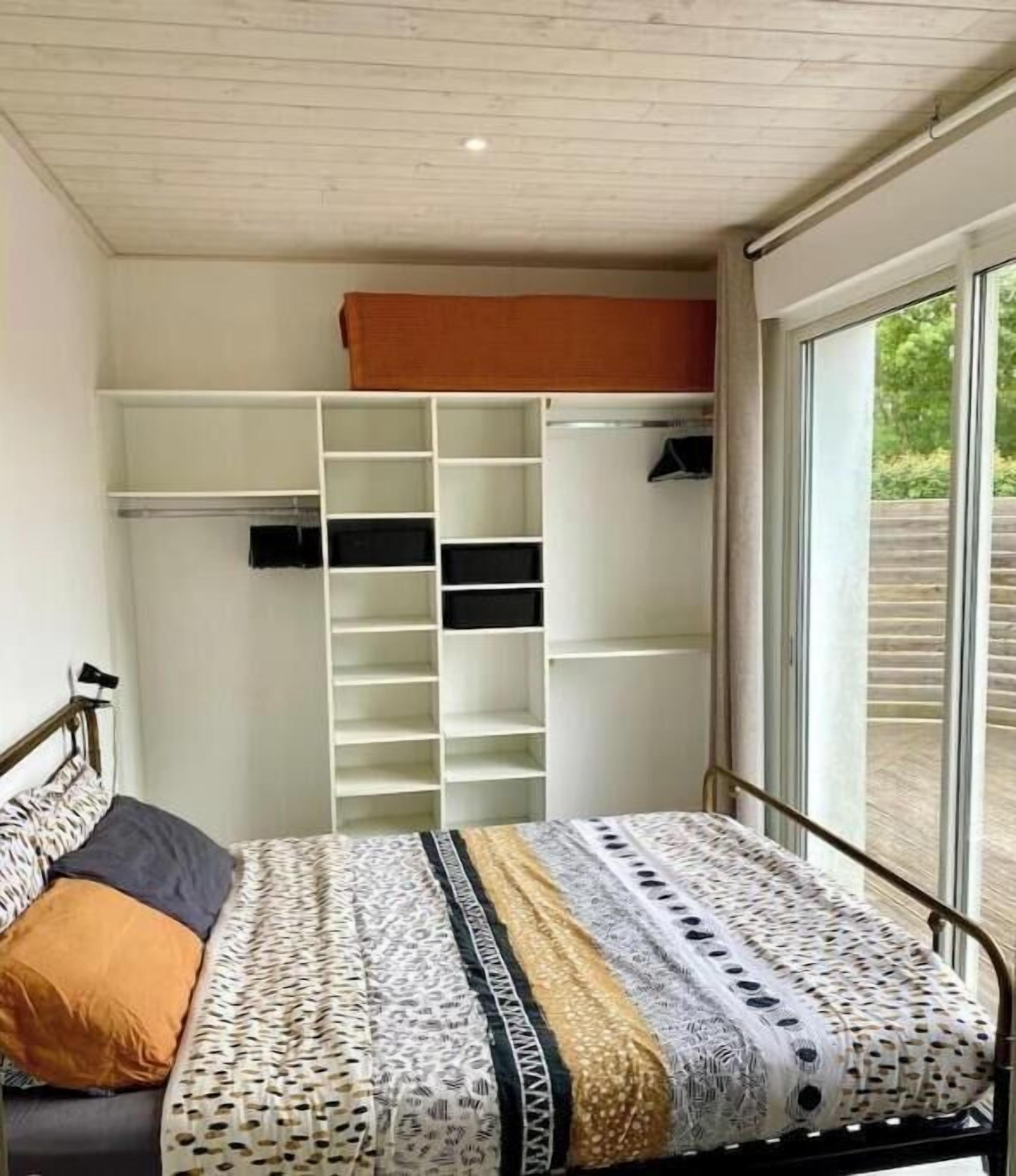 1 habitación, acceso a internet y ropa de cama 