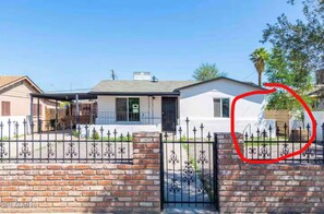 Exterior - Private Studio in Downtown Phoenix, 5mins from downtown, sports games, airport! (Phoenix)
