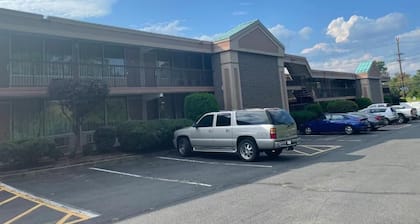 TRAVELERS INN