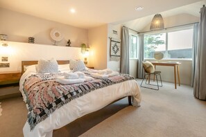 2 bedrooms, iron/ironing board, free WiFi, bed sheets - 2 Bed in Tregurrian, Watergate Bay (oc-m42749) (Tregurrian)