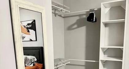 Private guest house 5mins from the Phoenix airport and downtown—a layover dream!