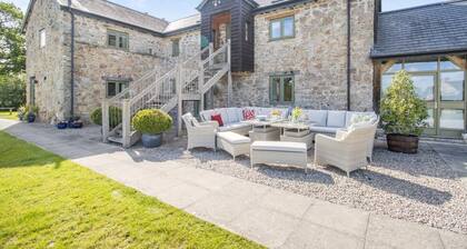 6 Bed in Llansantffraid (oc-r42827)