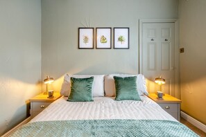 Cuna de viaje, wifi gratis y ropa de cama 
