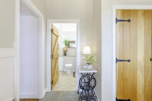 Bathroom - 2 Bed in Montacute (oc-s42679) (Odcombe)