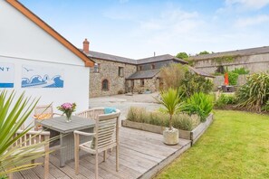 Outdoor dining - 5 Bed in Hayle (oc-r42756) (Saint Erth Praze)