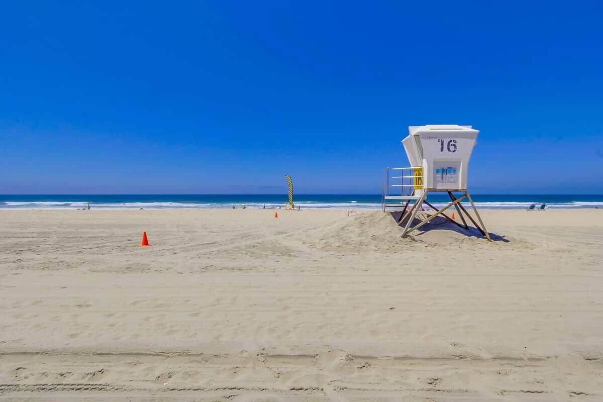 Sun loungers, beach towels