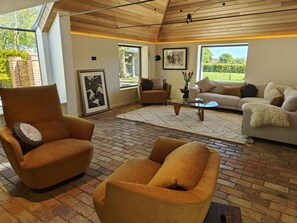 Living area - 3 Bed in Ditchingham (oc-s42751) (Ditchingham)