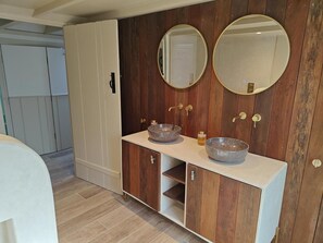 Bathroom - 3 Bed in Ditchingham (oc-s42751) (Ditchingham)