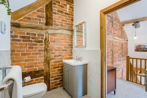 Bathroom - 1 Bed in Longdon (oc-f42452) (Yardebridge)