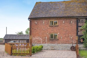 Exterior - 1 Bed in Longdon (oc-f42452) (Yardebridge)