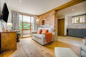 Living area - 1 Bed in Longdon (oc-f42452) (Yardebridge)
