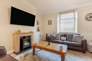 Living area - 3 Bed in Skipton (oc-h42831) (Skipton)