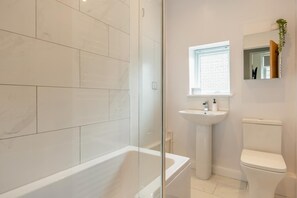 Bathroom - 3 Bed in Skipton (oc-h42831) (Skipton)