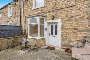Outdoor dining - 3 Bed in Skipton (oc-h42831) (Skipton)