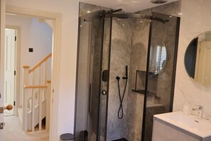 Bathroom - 3 Bed in Sedbergh (oc-g43306) (Millthrop)