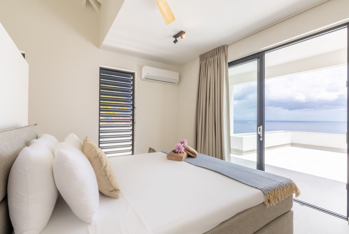 Rooms: Bedroom