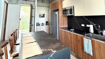 Fridge, microwave, stovetop, coffee/tea maker