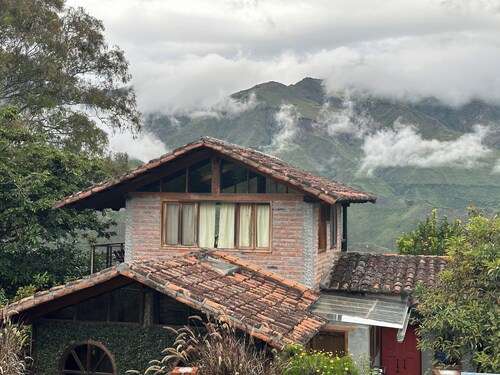 Island in the Sky--Talavera house 2-bedroom in Cahuasquí with Andean Views