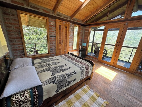 Island in the Sky--Talavera house 2-bedroom in Cahuasquí with Andean Views