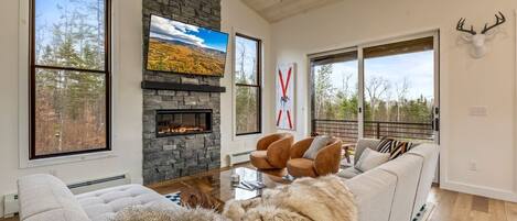 Smart TV, fireplace, DVD player, table tennis