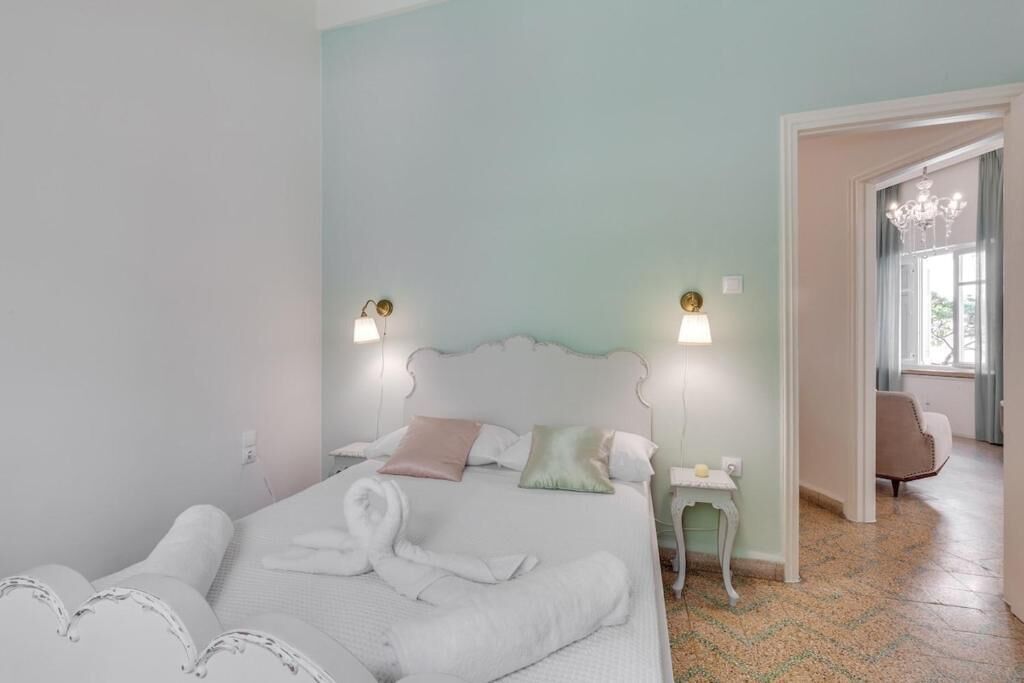 Deluxe House, Patio, Garden View | Iron/ironing board, free WiFi