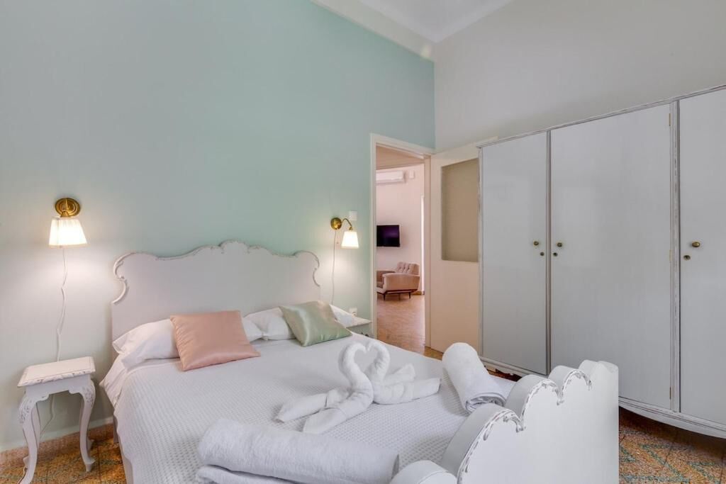 Deluxe House, Patio, Garden View | Iron/ironing board, free WiFi