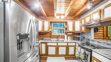 Fridge, stovetop