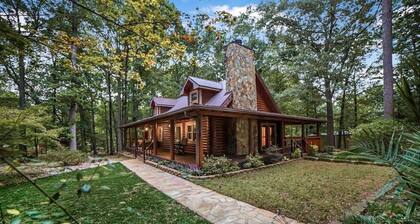 Private Luxury Cabin w/ Hot Tub, Fire Pit & Sauna