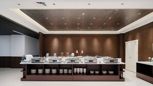 A modern breakfast bar with multiple coffee machines, a variety of dishes, and neatly stacked plates. - Morin Hotel (Zhengzhou)