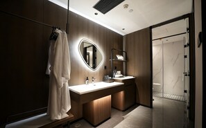 Phòng 2 giường đơn tiện nghi đơn giản | Phòng tắm | Đồ dùng nhà tắm miễn phí, máy sấy tóc, khăn tắm, xà phòng 