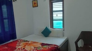 Family Triple Room | Laptop workspace, WiFi (free) - 3 Seasons Homestay (Chikkamagaluru)