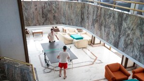 A spacious indoor area with a ping pong table, seating arrangements, and a marble floor. - CASA SOLADA CUNDA RESORT & SPA (Ayvalık)