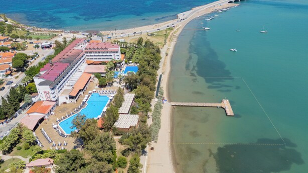An aerial view of a coastal hotel with a swimming pool, beach access, and a pier. - CASA SOLADA CUNDA RESORT & SPA (Ayvalık)