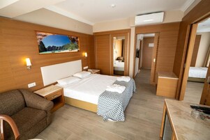 房內夾萬、手提電腦工作空間、遮光窗簾/窗簾、隔音