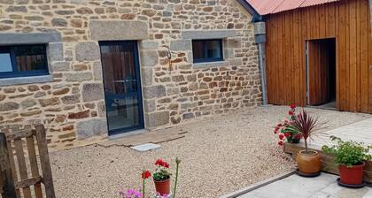 Vacation rental in a stone farmhouse near the beach. Terrace garden.