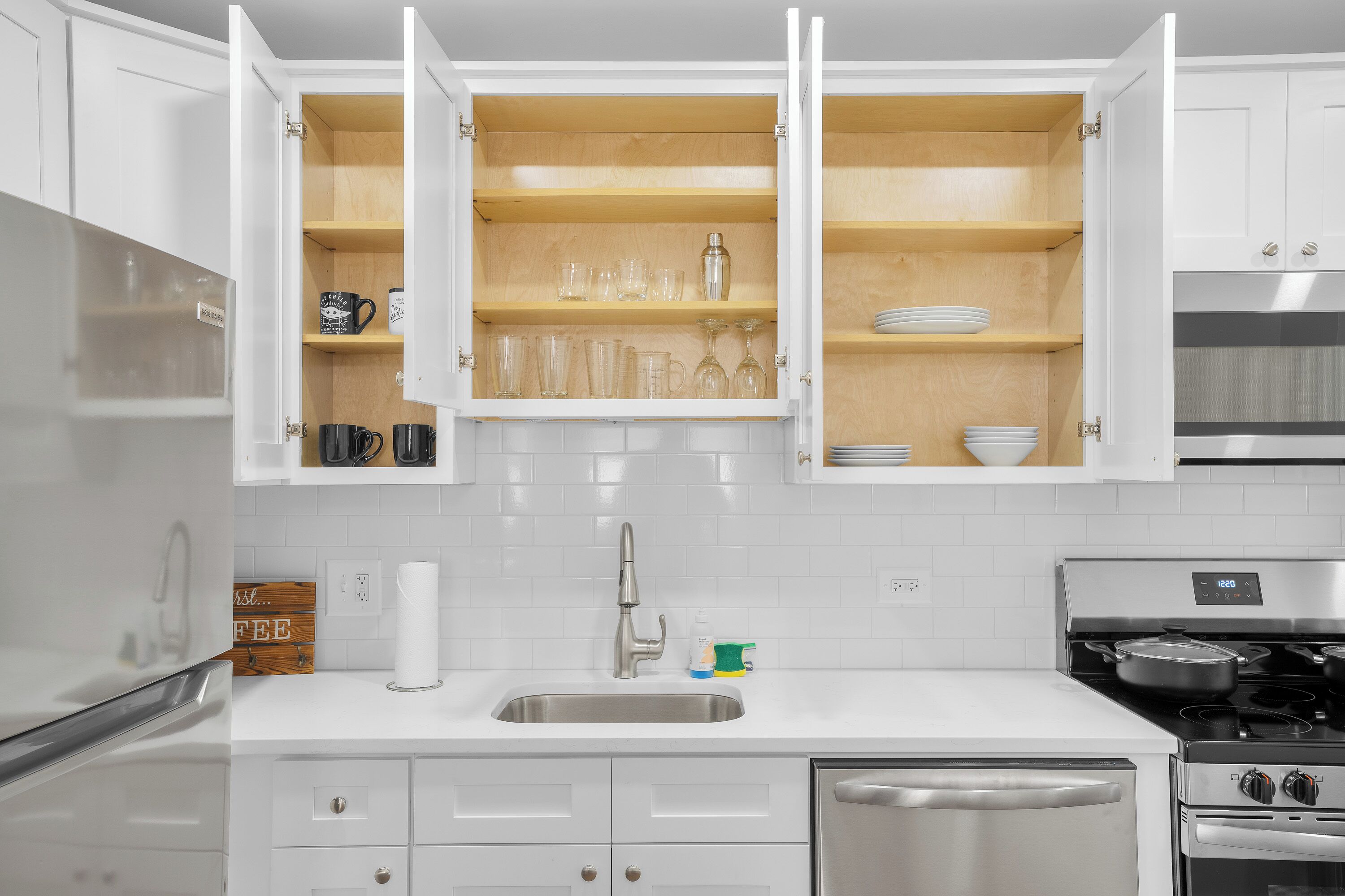 Coffee/tea maker, fridge, microwave, oven